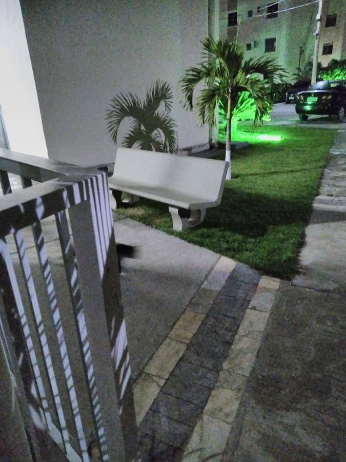 Luias Guesthouse: Beachfront With Shopping Access * Rio das Ostras